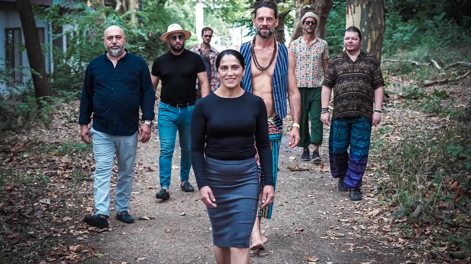 Naked & Mónika Lakatos Trio: Neked